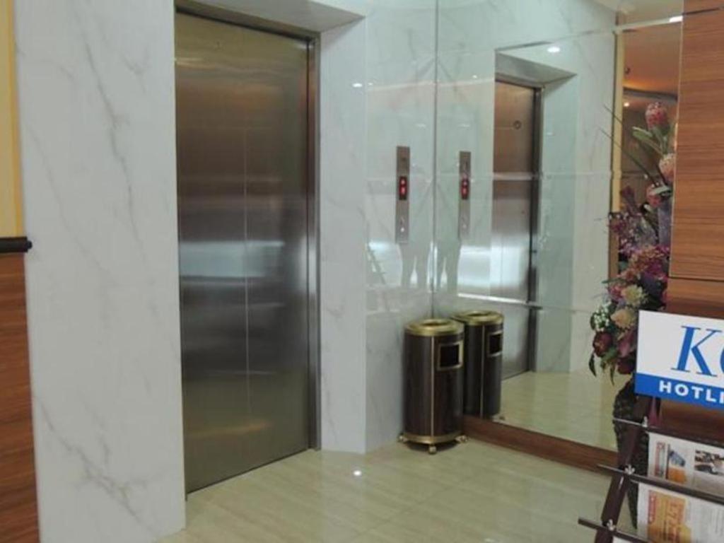 California Hotel Τζακάρτα Εξωτερικό φωτογραφία